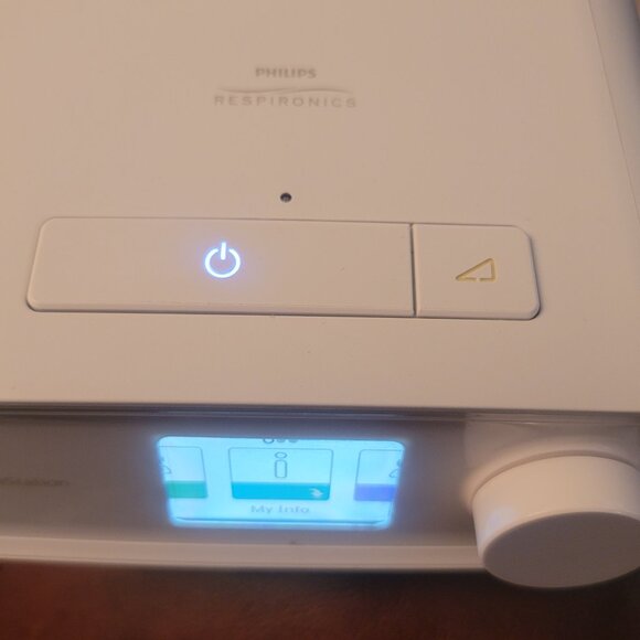 Philips DreamStation CPAP with Accessories - Picture 13 of 15